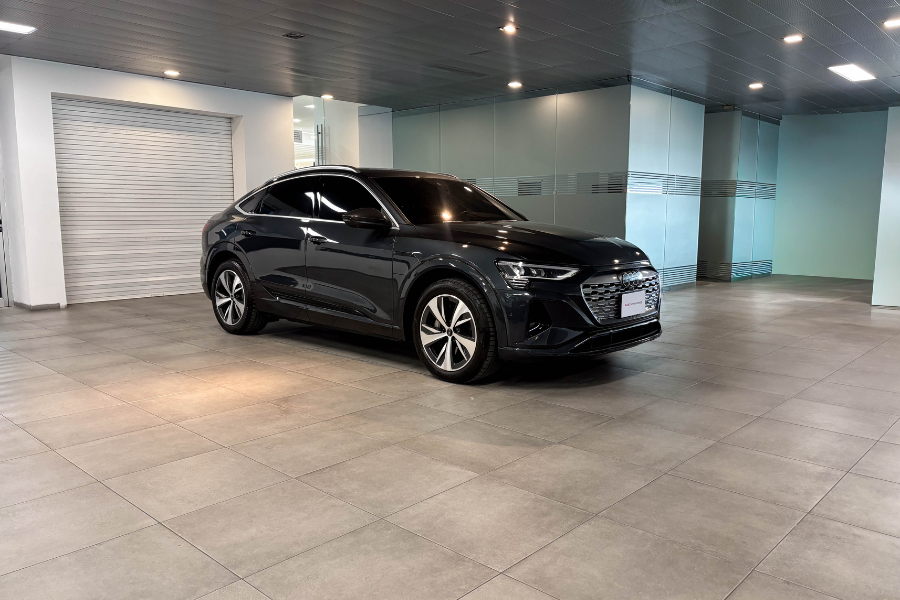 Q8 SPORTBACK ADVANCED 50 E-TRON 