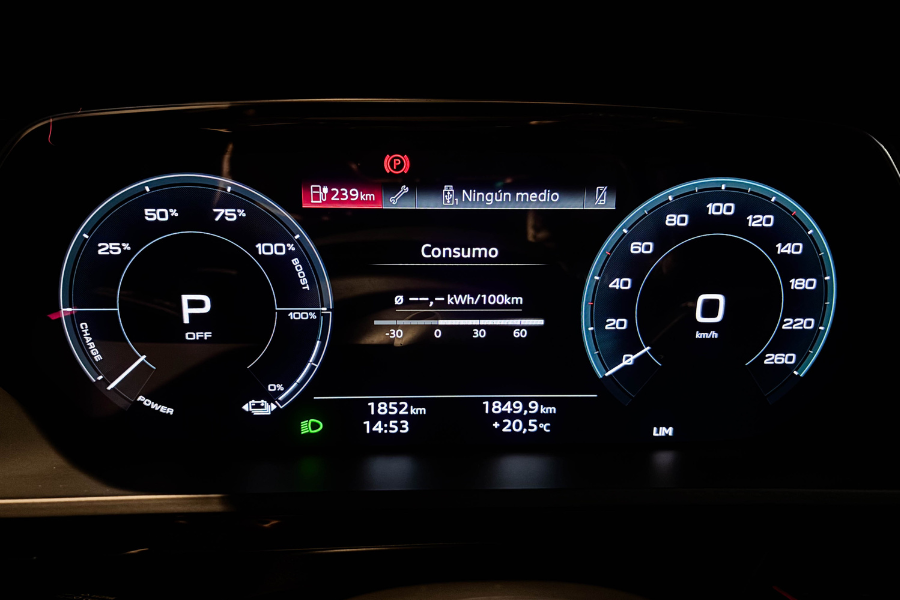 Q8 SPORTBACK ADVANCED 50 E-TRON 